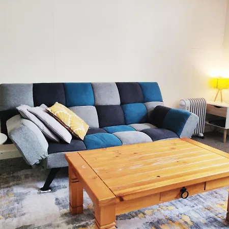 Stone 5 Min Walk To Town Centre