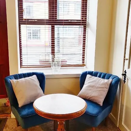 Stone 5 Min Walk To Town Centre *